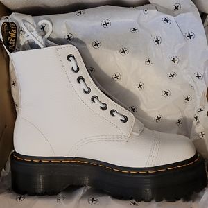 New in box Dr. Martens Sinclair